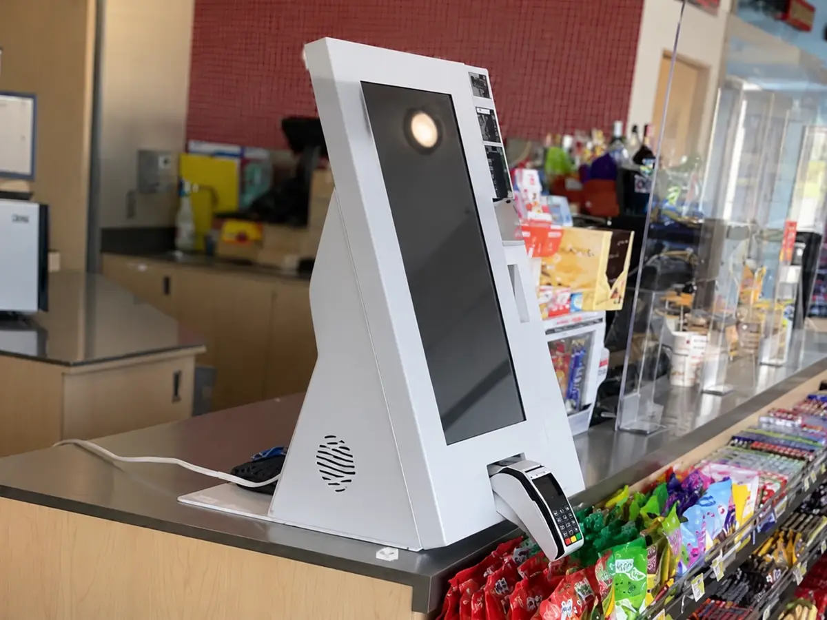 Retail y cajas de compensación · kioscos TouchColombia